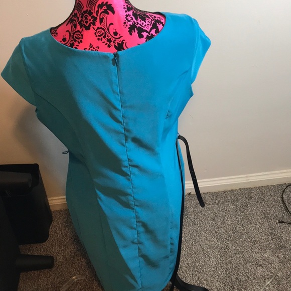 B works dress  with belt - Picture 2 of 4